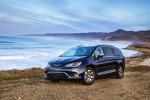 Chrysler Pacifica Hybrid Limited 2016 года